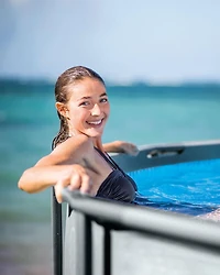 Piscine Hors Terre Intex 16 pi X 4 pi Ultra XTR avec pompe à filtre à sable