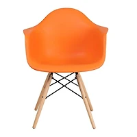 Fauteuil baquet de la collection Heavenly avec pieds en bois