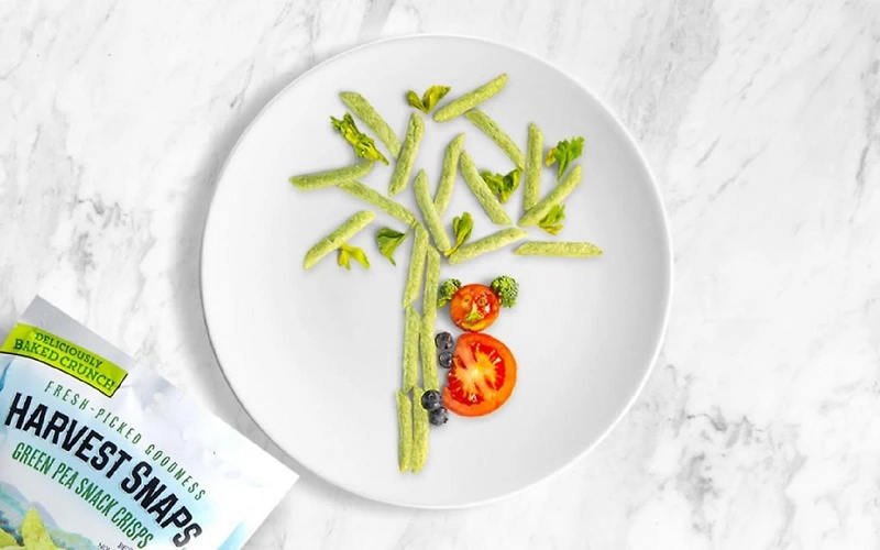 Harvest Snaps Collations de Pois Verts Coutes Poivre et Piquant 94g Poivre Noir - pois poivrés qui apparaissent sur le langue. Cueilli à la ferme et cuit au four à un crunch satisfaisant, sensationnellement assaisonné avec des grains de poivre fissurés pour un robuste, finition nette.