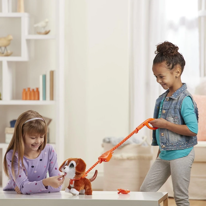 furReal Grands pas Poopalots, animal interactif, système de laisse à connexions