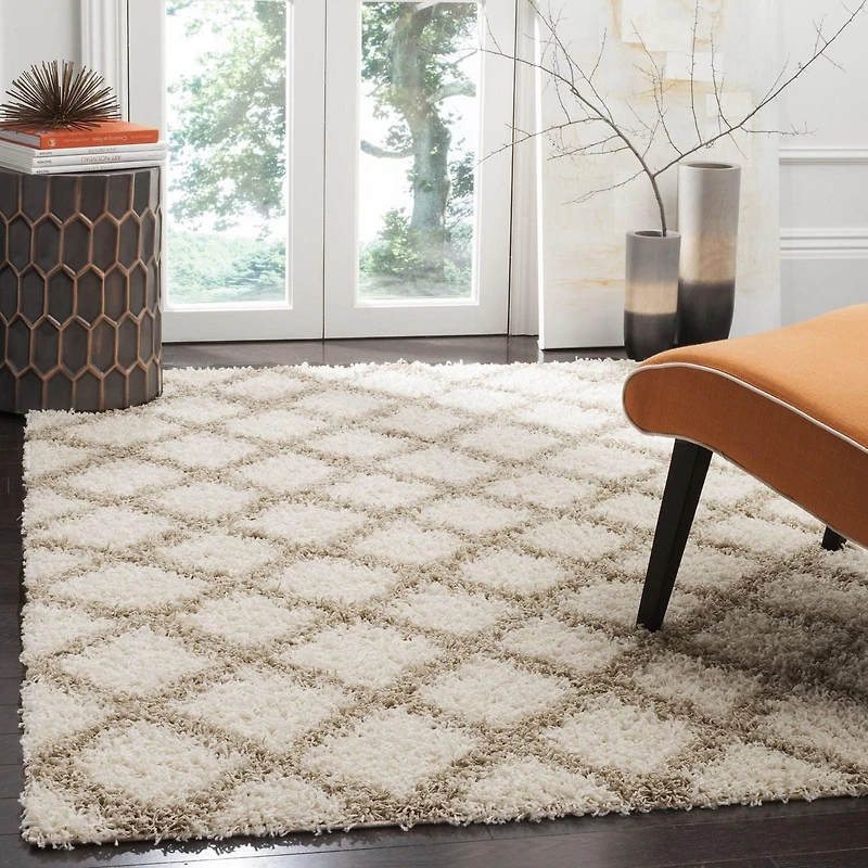 Safavieh Layla Geometric Plush Shag Area Rug