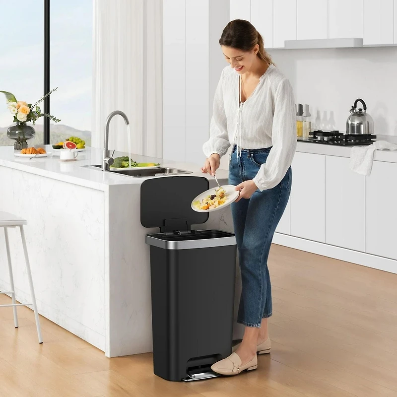 Better Homes & Gardens Poubelle à Pédale en plastique 45l, Noir BHG 45l Poubelle Noire