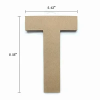 Lettre T en bois du décor Lerman