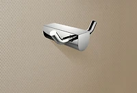 American Imaginations 4-in. Crochet à robe rectangulaire en acier inoxydable W de couleur chrome AI-34597