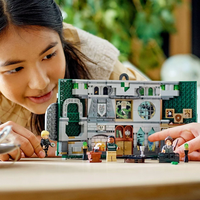 LEGO Harry Potter La bannière de la maison Serpentard 76410 Ensemble de construction (349 pièces)