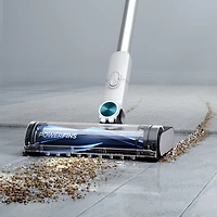 Aspirateur-balai sans fil Propre et vide de Shark® doté d’un système d’évacuation automatique, d’une brosse rotative autonettoyante, d’un système de filtration HEPA et de la technologie antiallergène