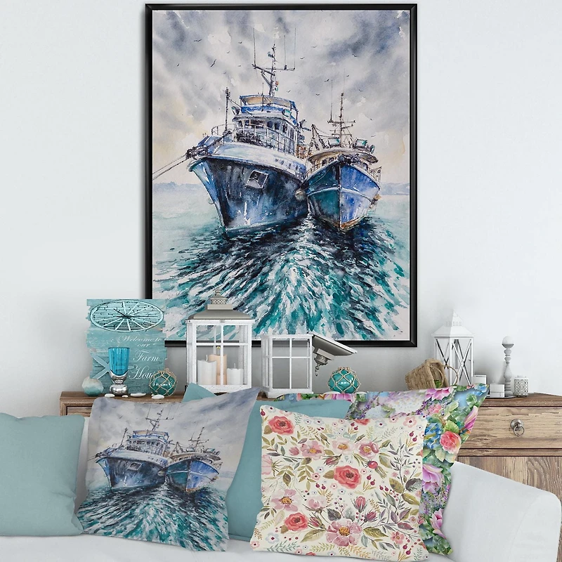 Designart Deux bateaux de pêche avant une tempête ancrés ART MURAL À CADRE FLOTTÉ
