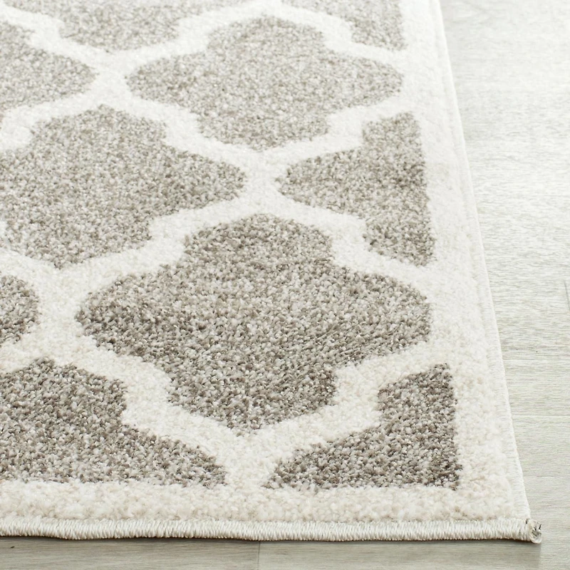 Safavieh Amherst Roderick Geometric Area Rug