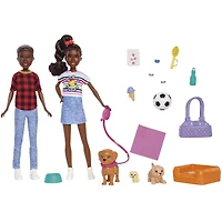 Coffret de jeu ​Barbie: It Takes Two avec poupées des jumeaux Jackson et Jayla et 13 éléments de création d’histoires incluant 3 chiots de compagnie et des accessoires