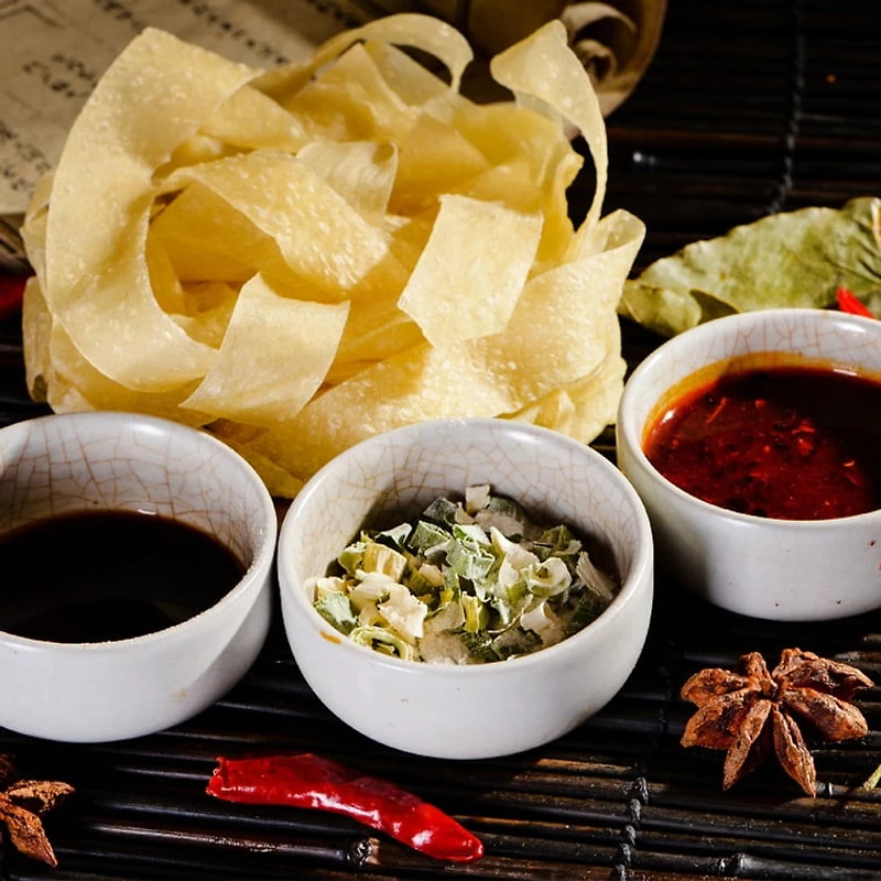 Saveur d'huile de chili aux nouilles larges Baijia - Épicé et piquant Saveur d'huile de chili aux nouilles larges Baijia - Épicé et piquant