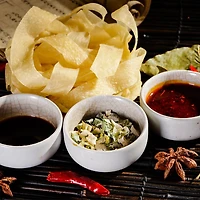 Saveur d'huile de chili aux nouilles larges Baijia - Épicé et piquant Saveur d'huile de chili aux nouilles larges Baijia - Épicé et piquant