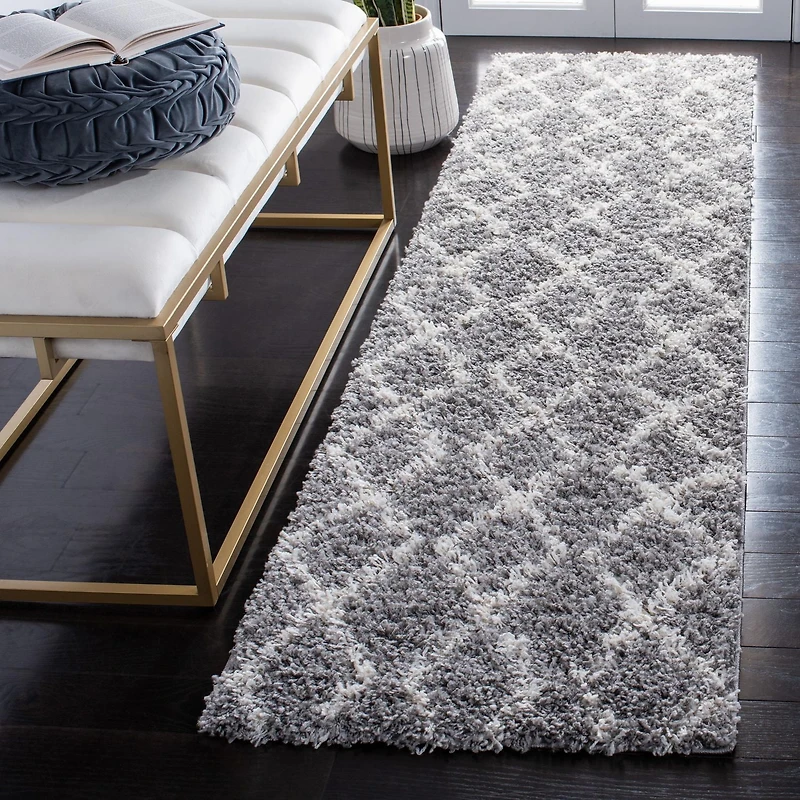 Safavieh Venus Nanda Geometric Shag Area Rug