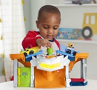 Fisher-Price Little People Hot Wheels Race Track for Toddlers, Race and Go Track Set, 2 Cars, Ages 1 1/2 - 5Y