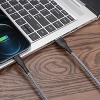 Câble tressé Lightning vers USB-A de 1,8 m/6 pi de Onn. Transfère pendant chargement