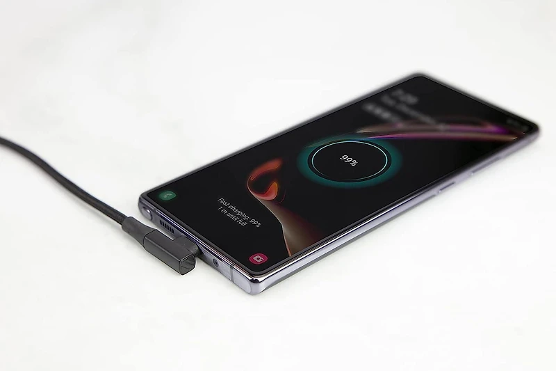 Câble tressé de recharge et synchronisation CCBRA4-SP Scosche Strikeline qualité USB-C à USB-C angle droit, 1,3 m (4 pi) noir Cable rechar USB-C-USB-C 4 pi