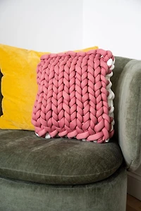 Lion Brand Cover Story Squish Stitch Yarn #7 Jumbo Weight Yarn 550g/24m 1 Ball
