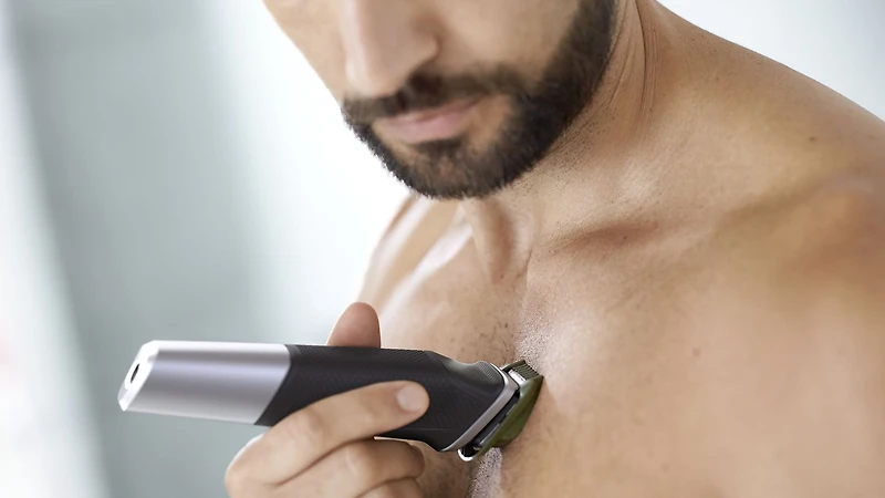 Philips Multigroomer Series 5000 Cordless with 17 Trimming Accessories and Storage Bag, MG5750/18, All-in-One Trimmer