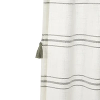 Panneau de rideau à rayures et franges en poly-coton filtrant la lumière Better Homes & Gardens, 50 x 84 pouces, Vert Panneau de rideau à pompons filtrant la lumière