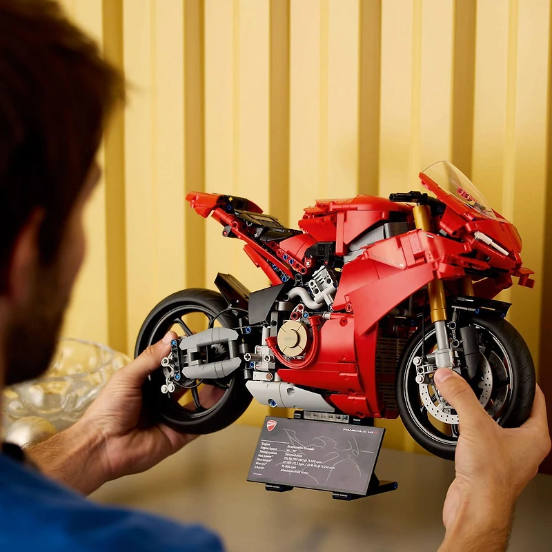 LEGO Technic La moto Ducati Panigale V4 S 42202 Ensemble de construction (1603 pièces)