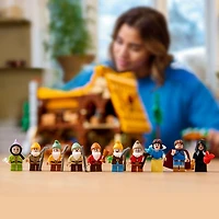 LEGO Disney Princess La maison de Blanche-Neige et des sept nains 43242 Ensemble de construction (2228 pièces)