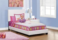Monarch Specialties Lit, Taille Jumelle, Plate-forme, Chambre À Coucher, Cadre, Rembourré, Pu D'aspect Cuir, Pattes En Bois, Blanc, Transitionnel