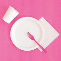 Nappe de table rectangulaire en plastique rose vif, 54" x 108" 1ct, 54" x 108"