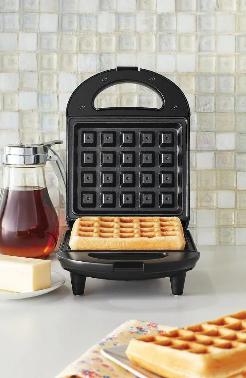 Mainstays Single Waffle Maker, Matte Black, Non-Stick