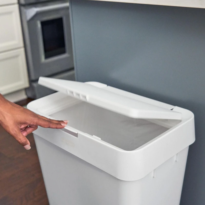 Poubelle de cuisine Rubbermaid de 46 litres à couvercle tactile, conteneur blanc 12,2 gallons