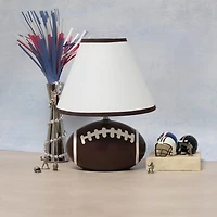 Simple Designs Lampe de bureau de table 11.5" en céramique avec base de football athlétique et abat-jour en tissu Empire blanc avec bordure marron