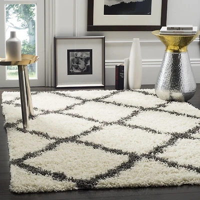 Safavieh Dallas Logan Geometric Shag Area Rug
