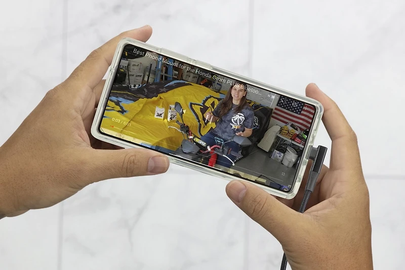 Câble tressé de recharge et synchronisation CCBRA4-SP Scosche Strikeline qualité USB-C à USB-C angle droit, 1,3 m (4 pi) noir Cable rechar USB-C-USB-C 4 pi