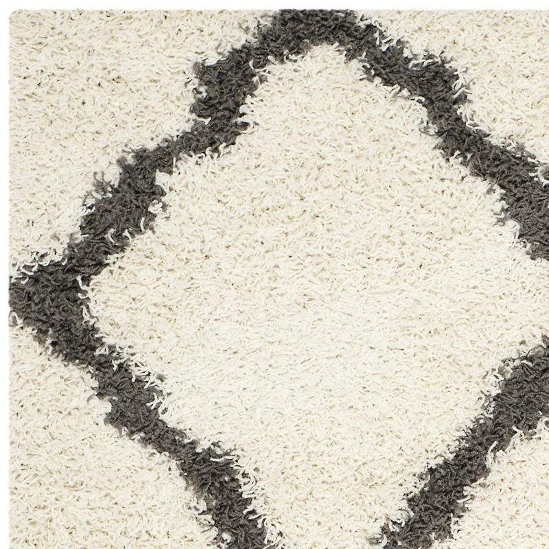 Safavieh Dallas Logan Geometric Shag Area Rug