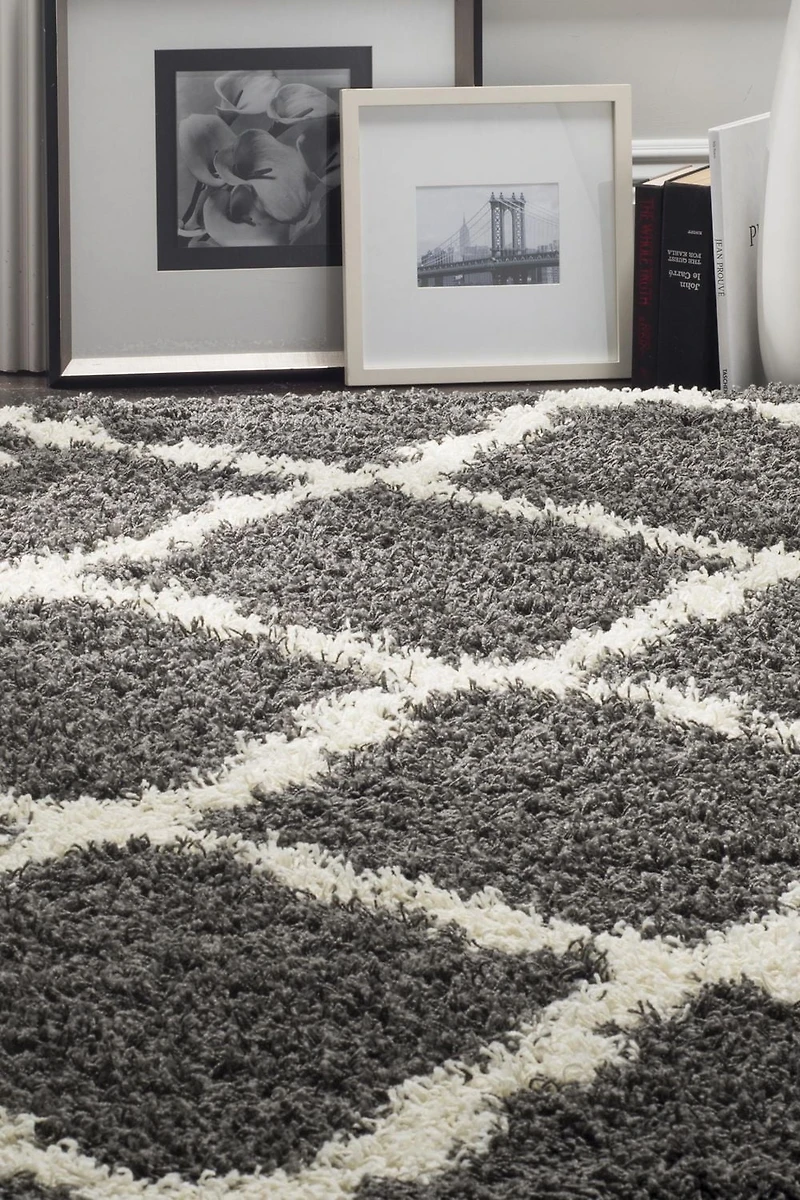 Safavieh Dallas Logan Geometric Shag Area Rug
