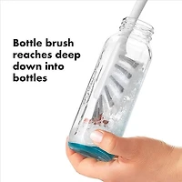 OXO Tot - Ensemble de Nettoyage pour Bouteilles d'Eau et Gobelets avec Paille - Outil Polyvalent Idéal pour Nettoyer les Biberons, Gobelets à Paille, Parties de Tire-lait - Équipement de Nourrissage p