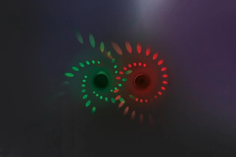 Merkury MultiGlo 360 LED Multicolore Mur ou Plafonnier Lumières d'ambiance Lumiéres pour mur ou plafond
