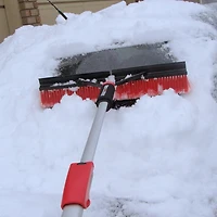 Brosse à neige pliante Oskar 22 po avec grattoir à glace et raclette, rouge & noir