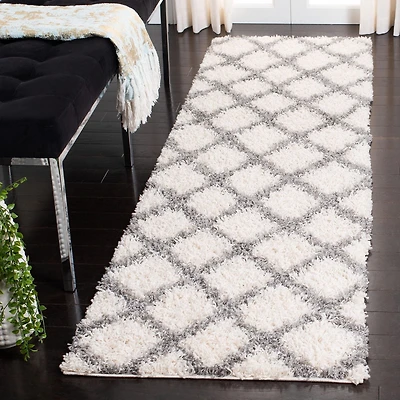 Safavieh Dallas Jerrie Geometric Shag Area Rug