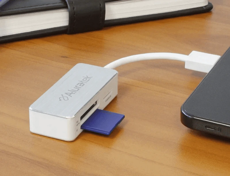 Lecteur de cartes Aluratek AUCRC303F SDXC / SDHC / MicroSD / MS USB 3.2 avec port USB-C