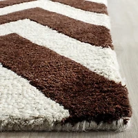 Safavieh Cambridge Kaitlyn Zig Zag Stripes Area Rug