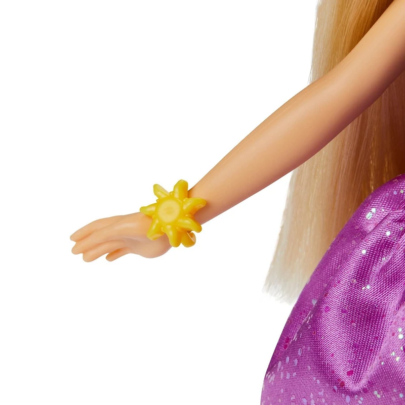 Disney Princess Style Surprise Rapunzel Fashion Doll, 10 Fashions and Accessories, Toy for Girls 3 Years Old and Up