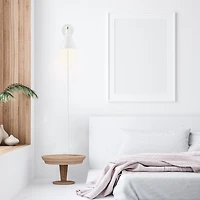 Applique murale enfichable ou fixe à une tête à intensité réglable Tristan, blanc mat, accent laiton, gradateur rotatif sans incréments sur le socle, cordon en tissu blanc