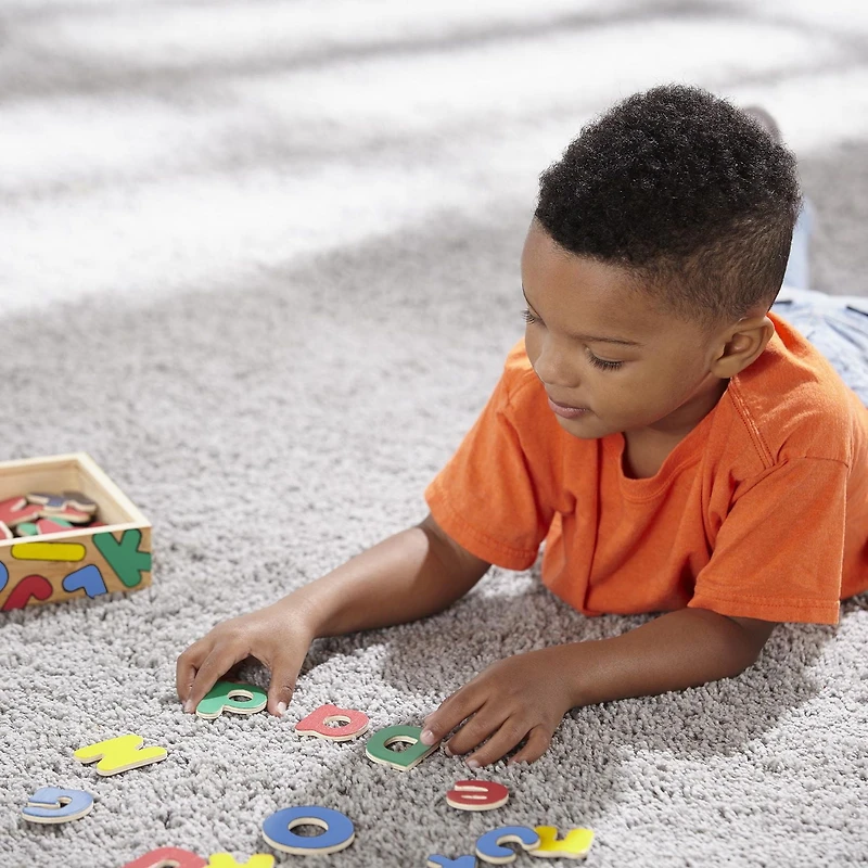 Melissa & Doug 52 Alphabet Magnets en Bois dans une Boîte - Lettres Majuscules et Minuscules - Certifié FSC