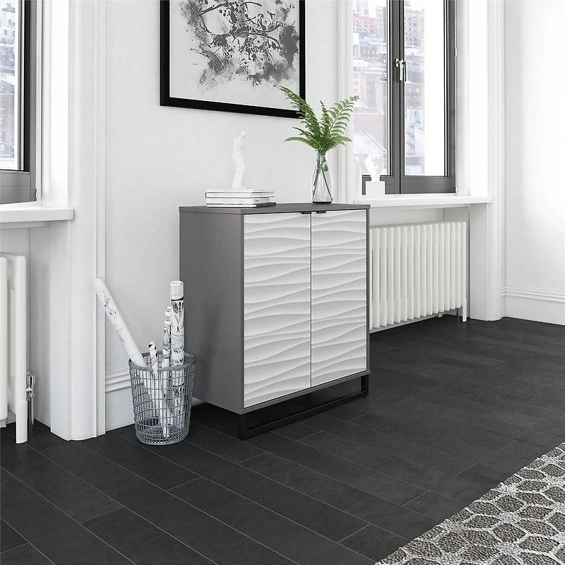 Cabinet décoratif à deux portes Monterey d’Ameriwood Home, motifs effet vagues, graphite