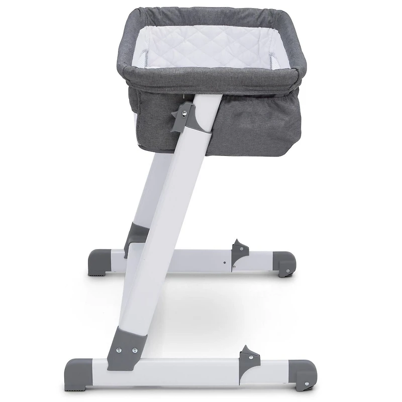 Berceau de Luxe près du lit de Delta Children, gris tweed