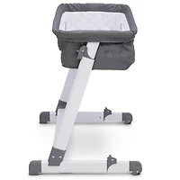 Berceau de Luxe près du lit de Delta Children, gris tweed