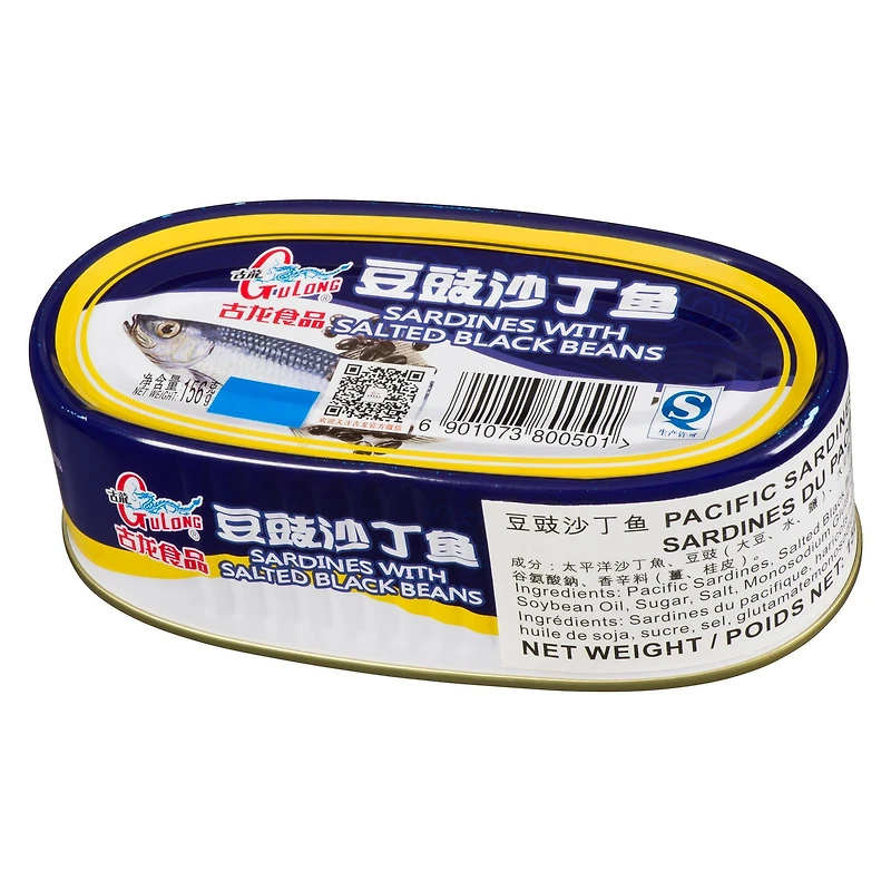 Sardines du Pacifique avec les haricots noirs salés