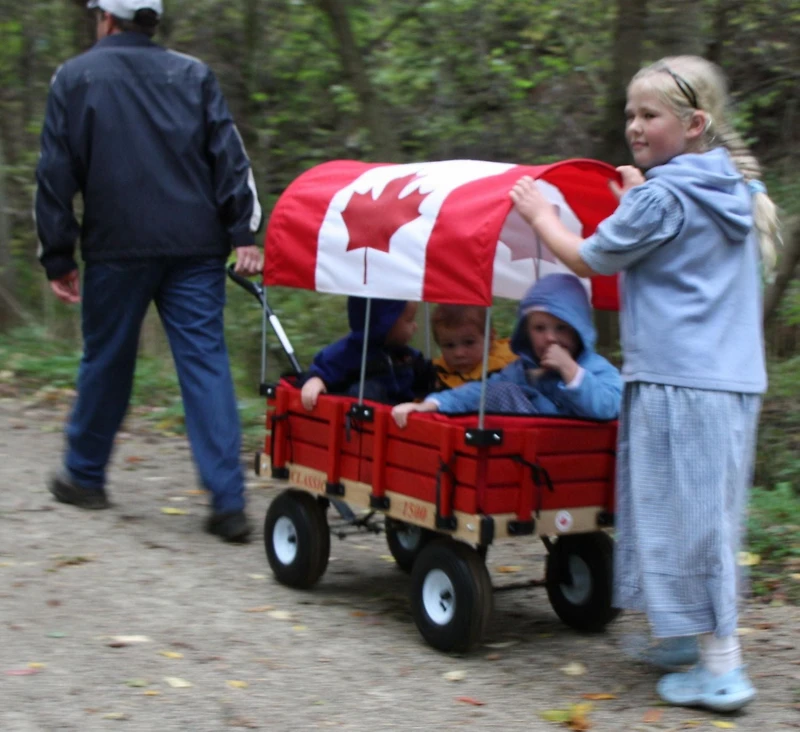 Millside Classic Canada Kids wood Wagon with pads