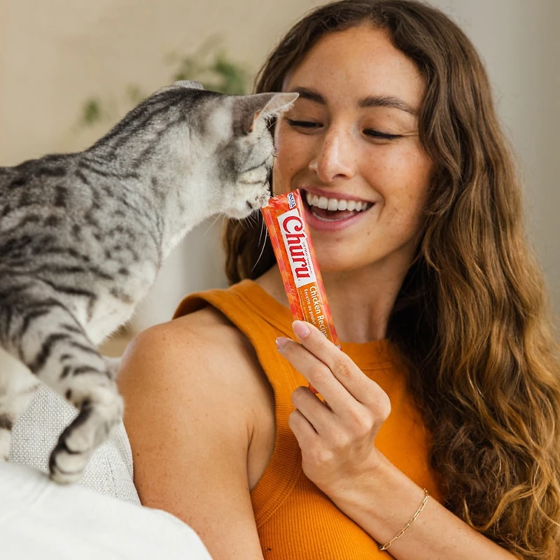 Friandises pour chats INABA Churu, purée crémeuse à lécher sans céréales avec vitamine E - Recette saumon et thon 4 tubes de 56 g (4 x 14 g)