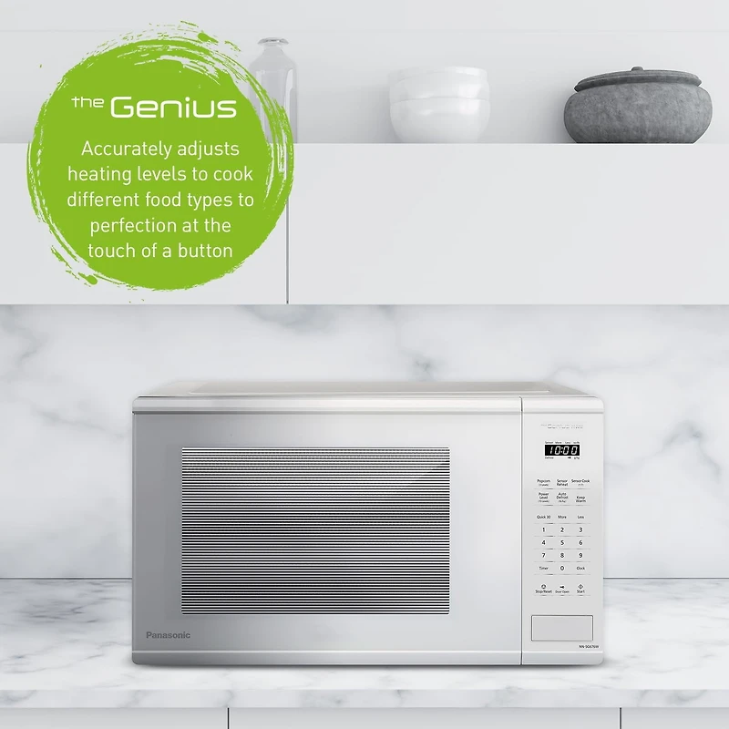 Four à micro-ondes Panasonic NNSG676WC Genius de taille moyenne, 1 100 W, 7 menus de cuisson automatique, verrouillage enfant, 1,3 Cu.ft, blanc