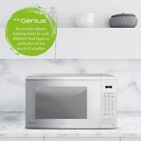 Four à micro-ondes Panasonic NNSG676WC Genius de taille moyenne, 1 100 W, 7 menus de cuisson automatique, verrouillage enfant, 1,3 Cu.ft, blanc